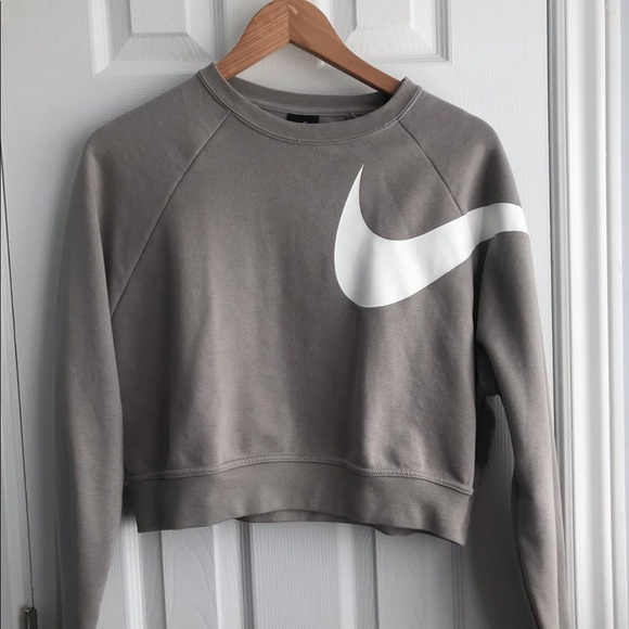 Nike Sweaters - Nike cropped pullover